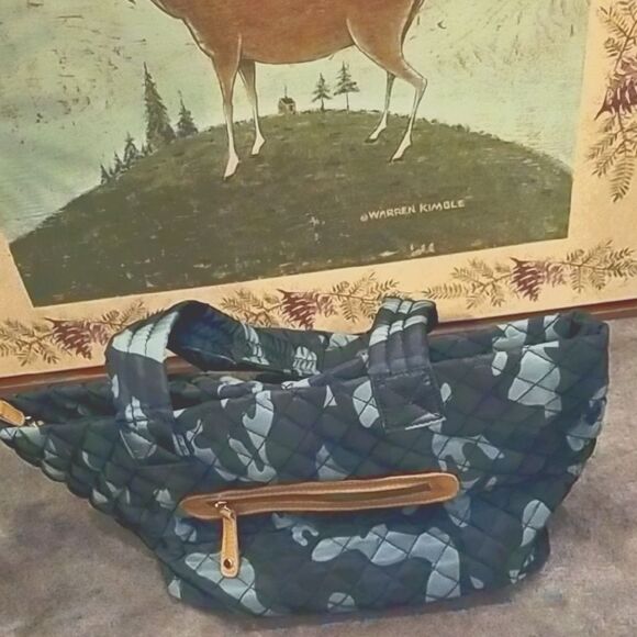 Darling GREEN Camouflage Bag! NWOT! Looks Blue In PHOTO , BUT, NOT BLUE! - Picture 1 of 4